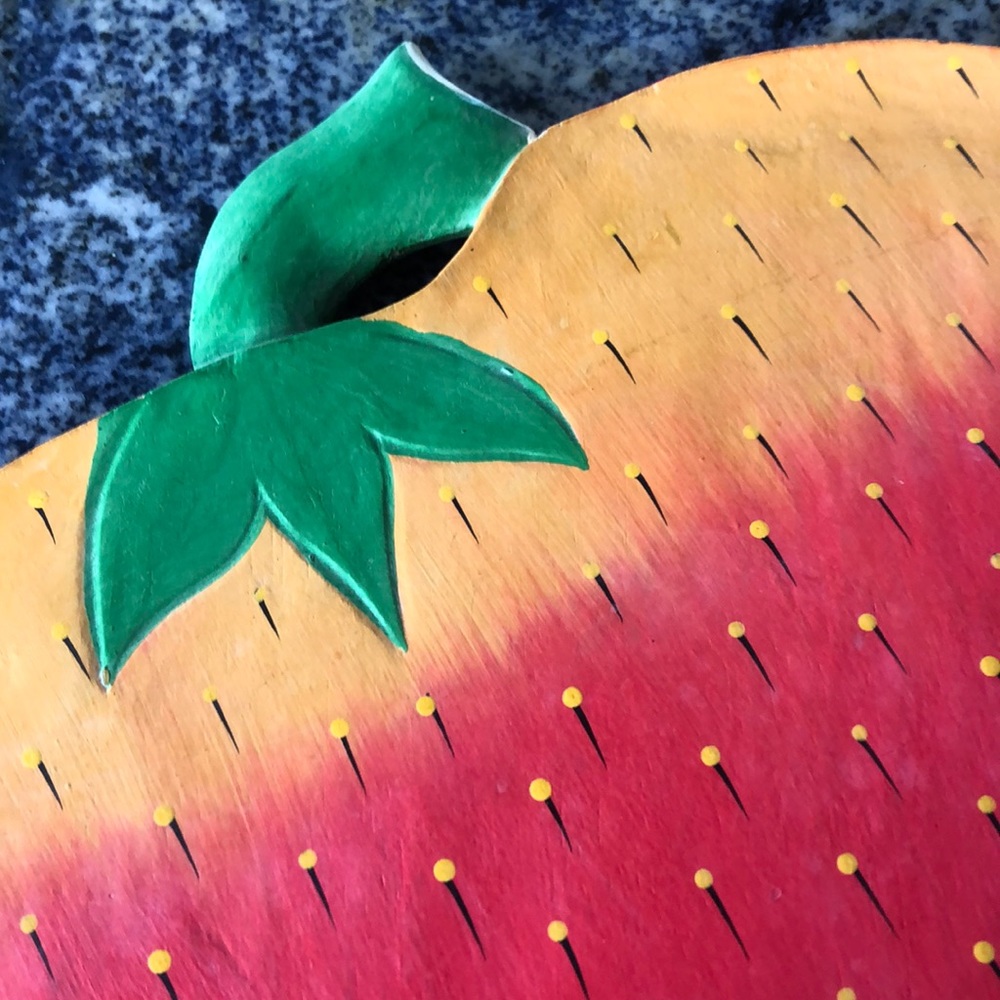WOODEN STRAWBERRY PLATTER - Picture 2 of 10